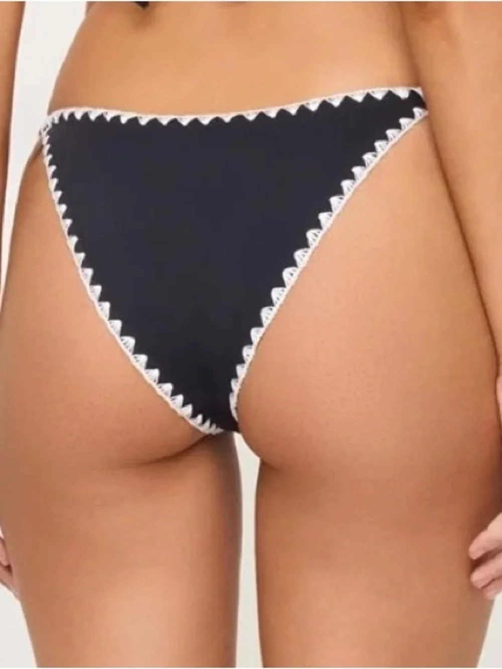 It’s a SET! 🔥 LSpace Effie bikini top + zhara bottom in size medium black /white